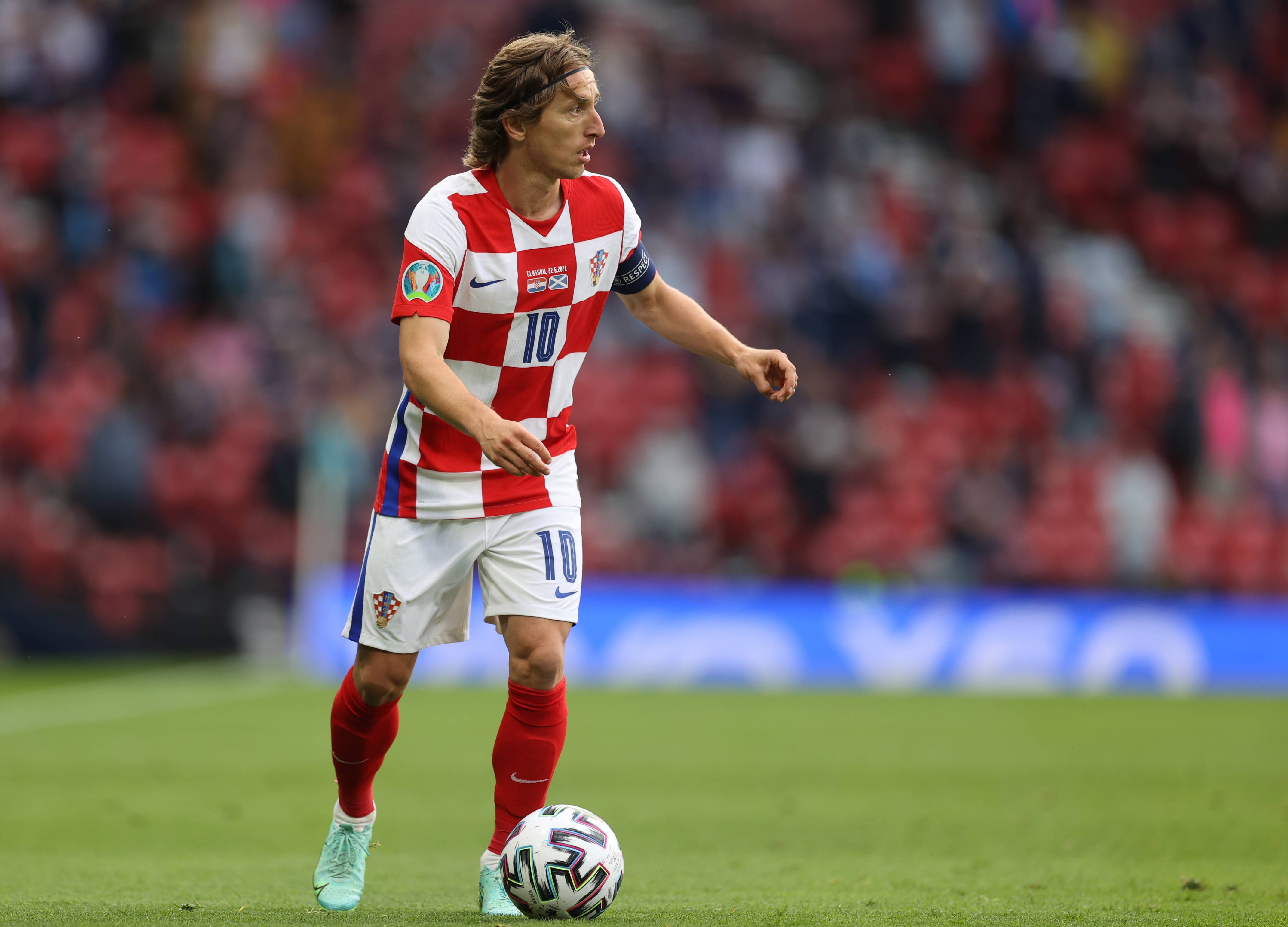 字母哥空砍31+11戈登23+6 雄鹿不敌残阵掘金